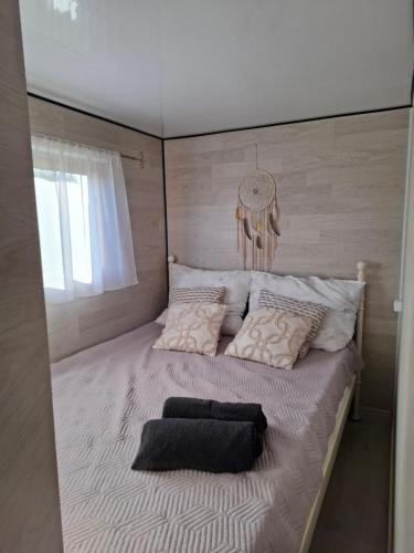 Ένα ή περισσότερα κρεβάτια σε δωμάτιο στο Siedlisko Kalimera