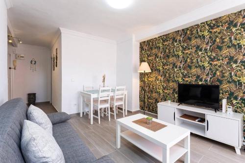 El Rebalaje - Pet-Friendly 3-Bedroom Apartment for 6 on the 9th Floor with Lift - Near Metro and Beach