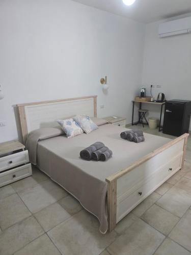 a bedroom with a bed with two towels on it at Claudia's House in Santa Teresa Gallura