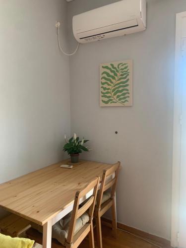 Cosy Plaka flat with view of Acropolis Parthenon