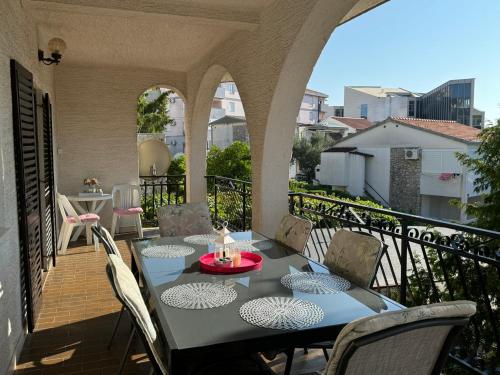 Apartments Villa Mirella 20 m from the sea - free parking