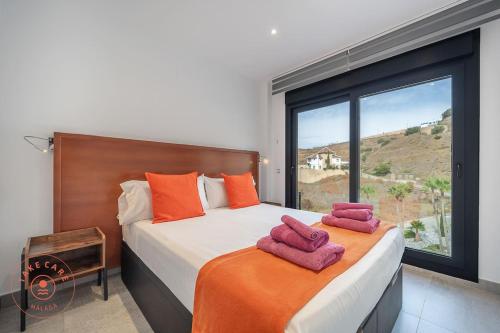 Ένα ή περισσότερα κρεβάτια σε δωμάτιο στο Luxury Seaview Villa Celeste - TCM