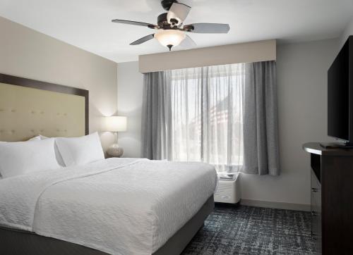 a bedroom with a bed and a ceiling fan at Homewood Suites by Hilton Akron/Fairlawn in Akron