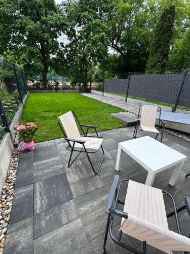 Rocco apartament z ogródkiem blisko morza