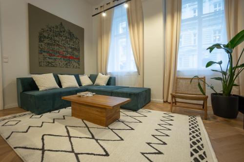 Spacious 3BR Escape with Sauna and Billiard