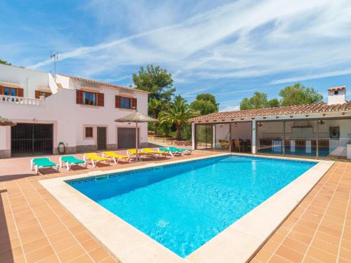 an image of a villa with a swimming pool at Holiday Home Lisboa by Interhome in Cala Murada