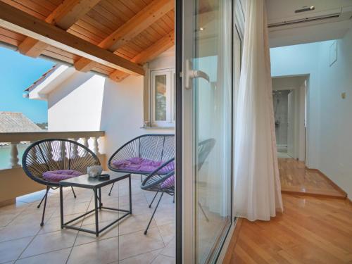 En balkon eller terrasse på Apartment Olga-5 by Interhome