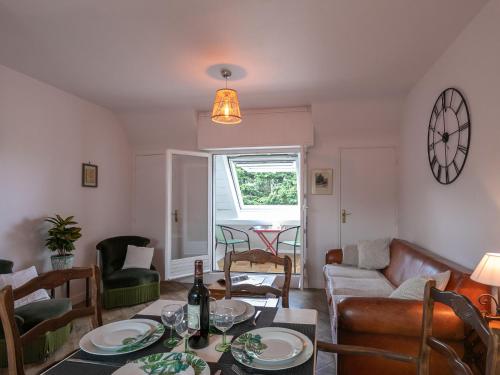 Posezení v ubytování Apartment Belle Vue Mer by Interhome