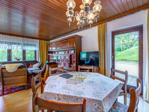 TV a/nebo společenská místnost v ubytování Holiday Home Zeitlos by Interhome