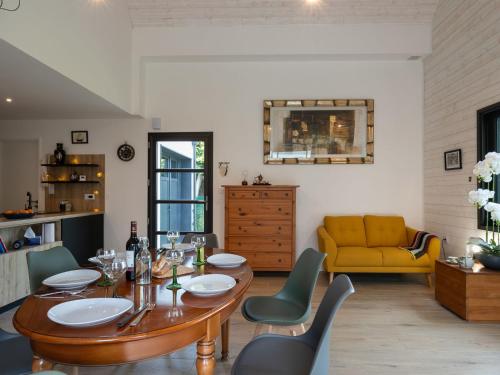 Χώρος καθιστικού στο Holiday Home Ty'vonne by Interhome
