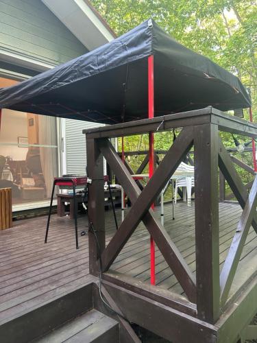 Patio nebo venkovní prostory v ubytování 森の中で仲間や家族とゆっくり過ごせる温泉付コテージ 会員制別荘地で広大なプライベート空間 ペット可 那須高原りんどうハウス