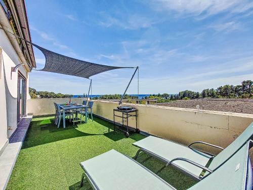 Apartment Le Fidji-2 by Interhome