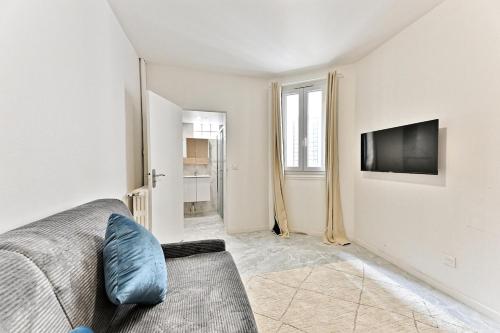 Studio spacieux Rez-de-chaussée banlieue Paris -IV