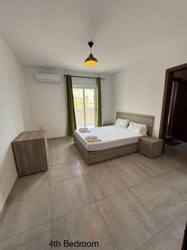 Postel nebo postele na pokoji v ubytování 4-Bedroom Apartment in Pietà P4