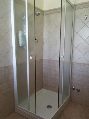 a shower with a glass door in a bathroom at Zia Gabry in Vicoli