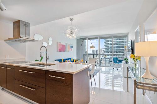 Kuchyň nebo kuchyňský kout v ubytování MVR - Icon Brickel River & Bay Views