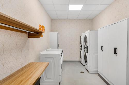 a laundry room with a washer and dryer at Home2 Suites By Hilton Bozeman Four Corners in Bozeman