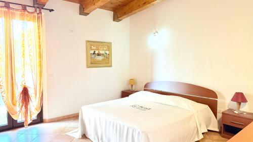 Postel nebo postele na pokoji v ubytování S040 - Sirolo, comodo trilocale con Giardino