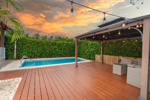 an outdoor deck with a pool and a pergola at Playa Tamarindo, CasaMar de Tamarindo in Tamarindo