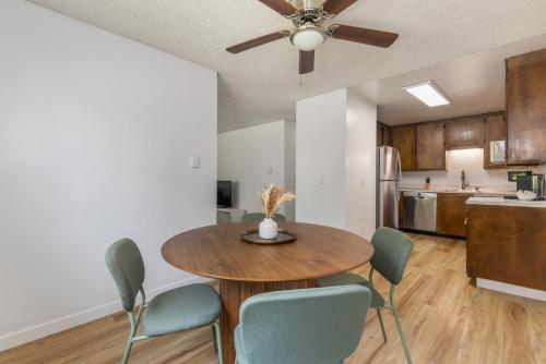 a kitchen and dining room with a table and chairs at Comfortable Townhouse in Ash Way Lynnwood in Lynnwood