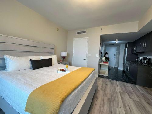 Ένα ή περισσότερα κρεβάτια σε δωμάτιο στο MVR - Live the Icon Brickell Dream