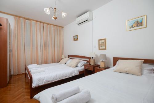 En eller flere senge i et værelse på Apartment Val 2