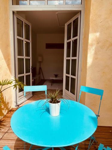 Appartement 2 chambres avec terrasse dans une cour privée