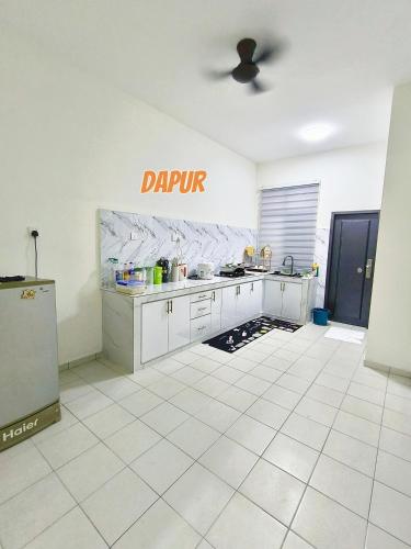 Η κουζίνα ή μικρή κουζίνα στο Homestay Nad 3R 3BR