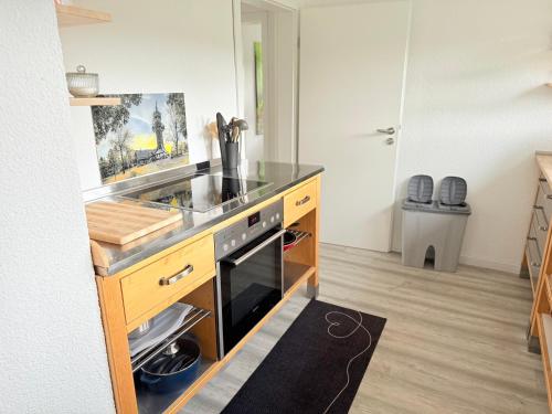 a kitchen with a sink and a stove at Ferienwohnung Müsen, nah an der Natur in Hilchenbach