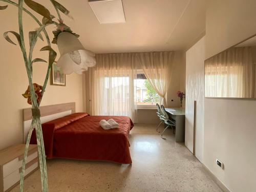 a bedroom with a bed and a desk and a window at Oasi Venus Perugia e Assisi in Ponte San Giovanni