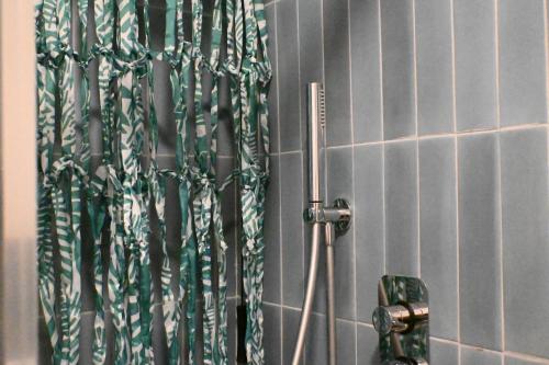 a shower in a bathroom with a green and white shower curtain at S354 - Sirolo, comodo quadrilocale a 100mt dal centro in Sirolo