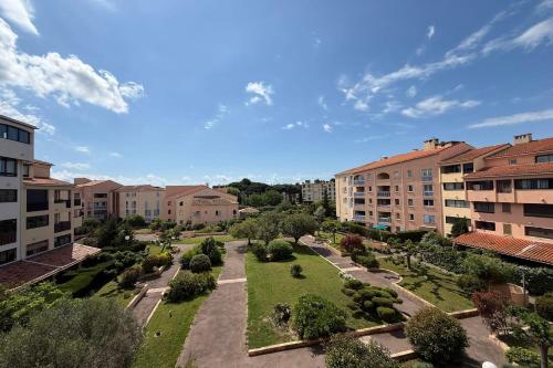 Studio with pool close to the beach