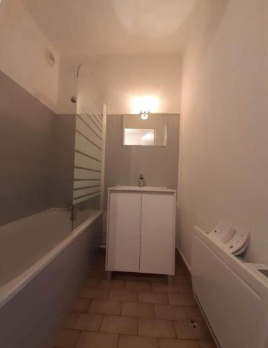 Studio with pool close to the beach