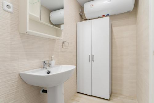 Modern Refurbished-1Bed 1.5Baths-DeliciasAtocha