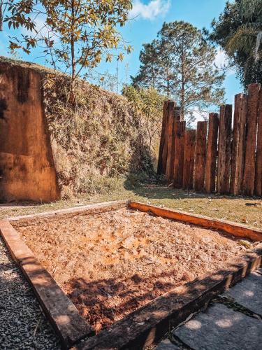a pile of dirt next to a wooden fence at Uaná Etê EVEN GLAMPING Experiências de Charme in Engenheiro Paulo de Frontin