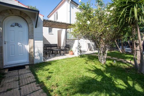 Κήπος έξω από το GK Home Apartment I part of Gk Fitness Club