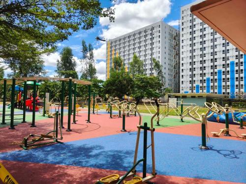Ο χώρος παιχνιδιού για παιδιά στο Urban Oasis for 7 with 200 mbps & Netflix