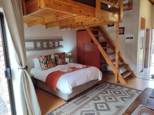 Ένα ή περισσότερα κρεβάτια σε δωμάτιο στο The Loft Getaway