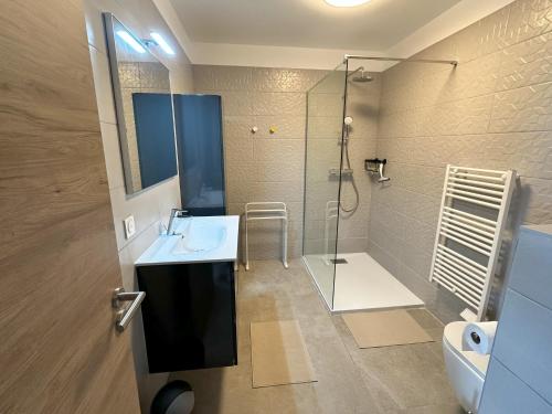 Ένα μπάνιο στο Appartement 2-4 pers vue mer proche port