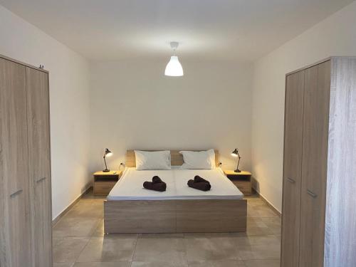 Postel nebo postele na pokoji v ubytování Cozy Msida Penthouse