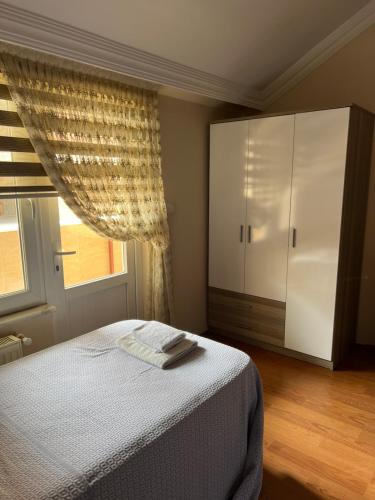 Ένα ή περισσότερα κρεβάτια σε δωμάτιο στο HAS HOME NOZBARt