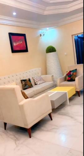 a living room with two couches and a table at LATOTALE Maison Rufisque 20mn AIBD in Rufisque