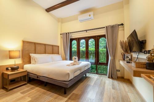 Postel nebo postele na pokoji v ubytování Miranda's House Khaokho มิรันดาเฮ้าส์ เขาค้อ