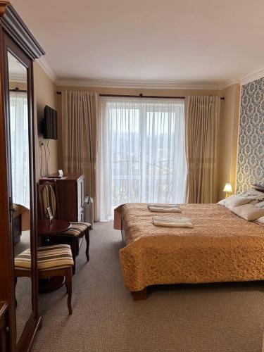 Ένα ή περισσότερα κρεβάτια σε δωμάτιο στο Hotel Three Korony