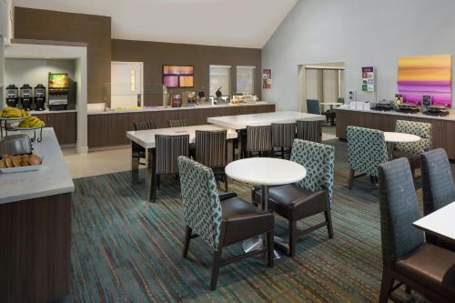 Ресторан / где поесть в Residence Inn by Marriott Nashville Airport