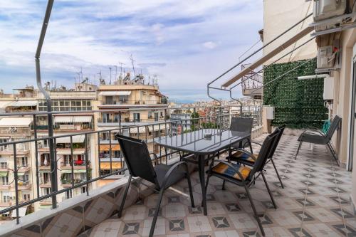 SKG Center Apartment Sea View