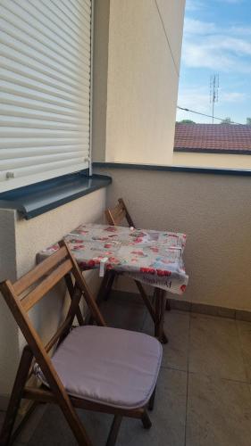 Apartman Lolaにあるバルコニーまたはテラス
