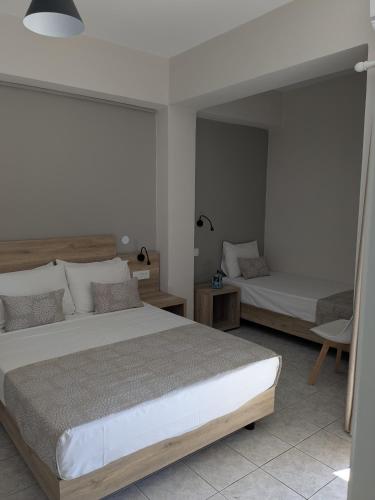 a bedroom with two beds in a room at Grapevines Hotel in Alikanas