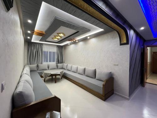 a living room with a couch and a table at Résidence Assalam - en bord de mer in Azla