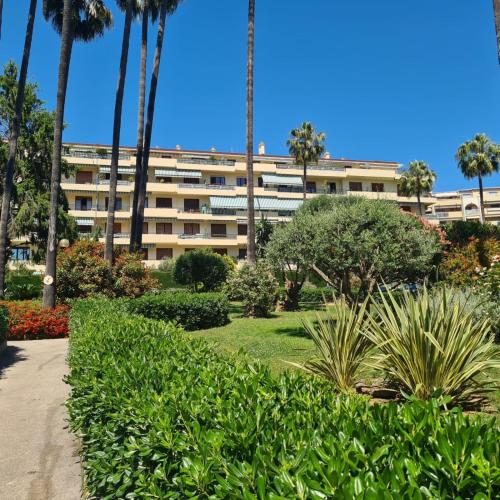 Beautiful 3-room apartment sea view photo 12